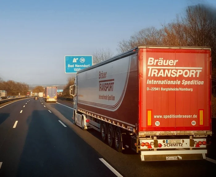LKW auf Straße