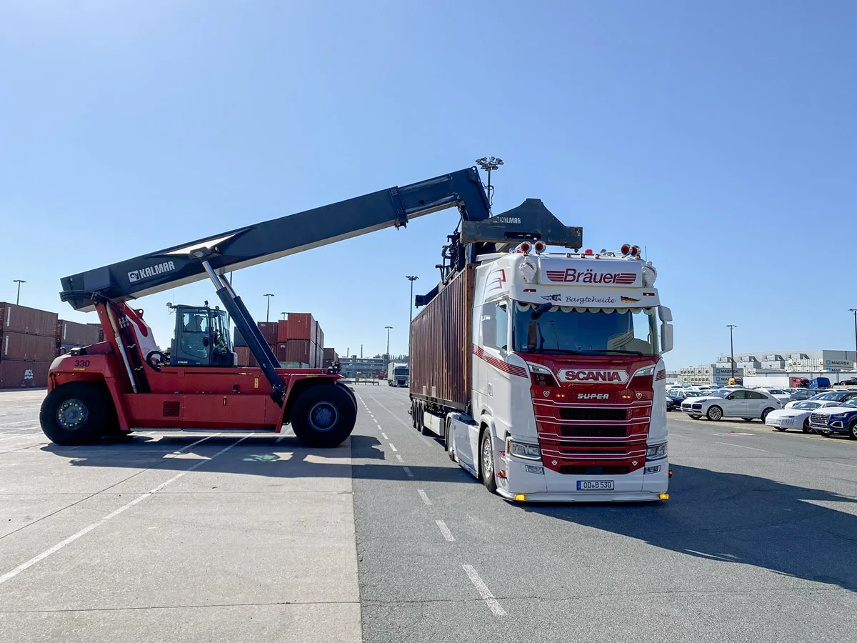 LKW Importabfertigung